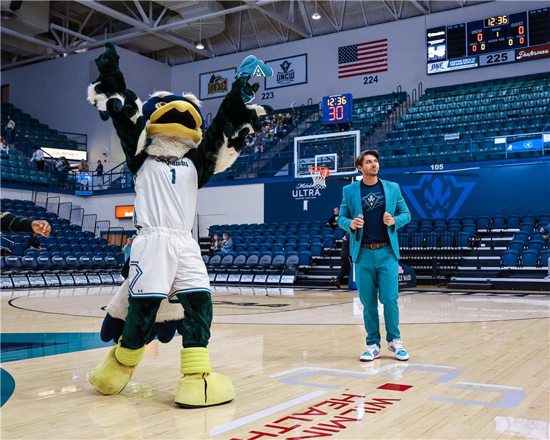 Caden Lang on the court with Sammy