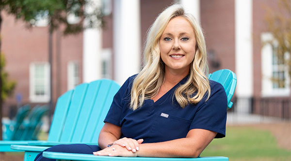 A photo of Leslie Hernandez on UNCW Campus