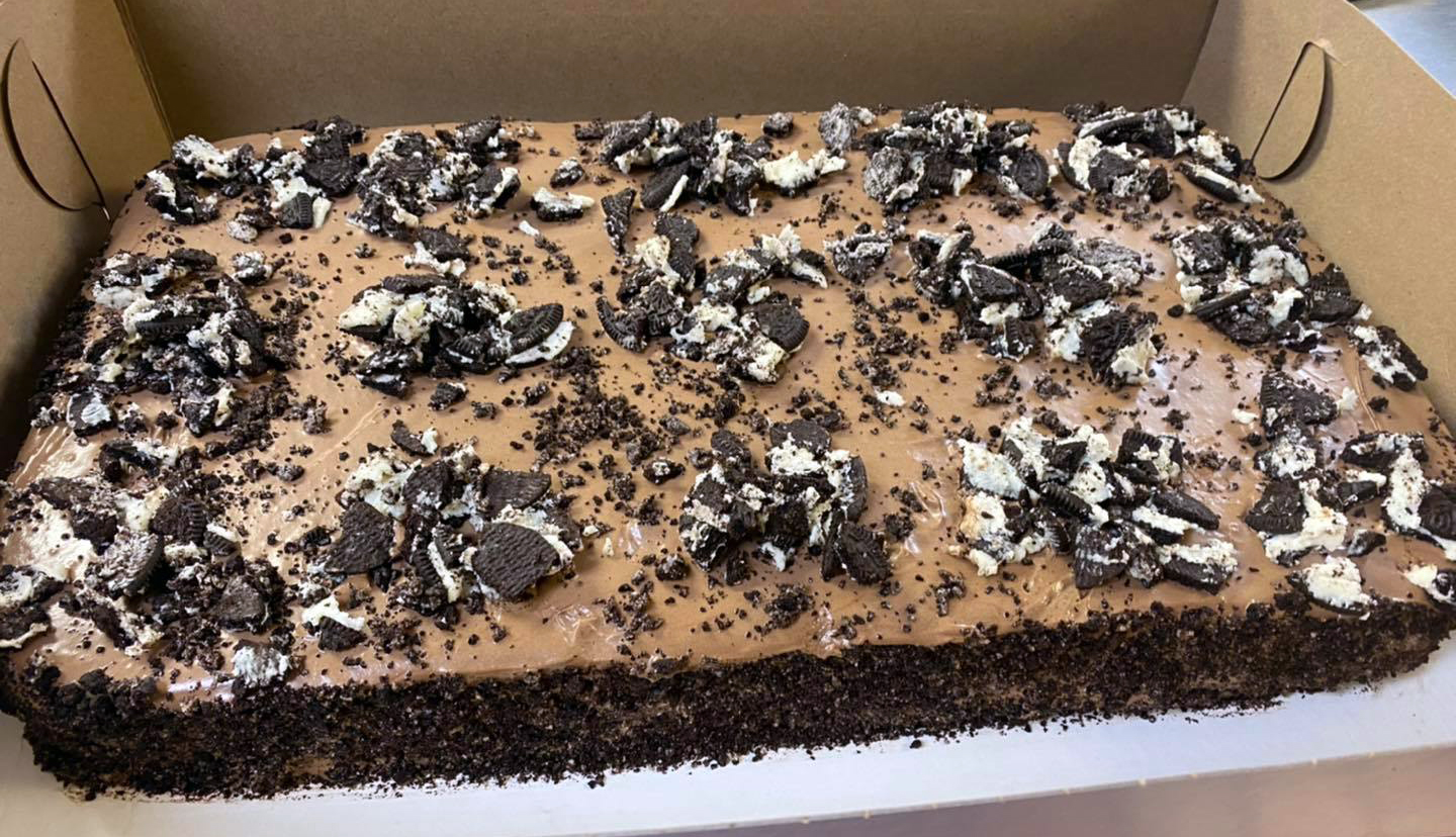 A photo of an oreo, chocolate cake from Tisha Petteway McFarland ’98's Honey Bun Cake Factory.